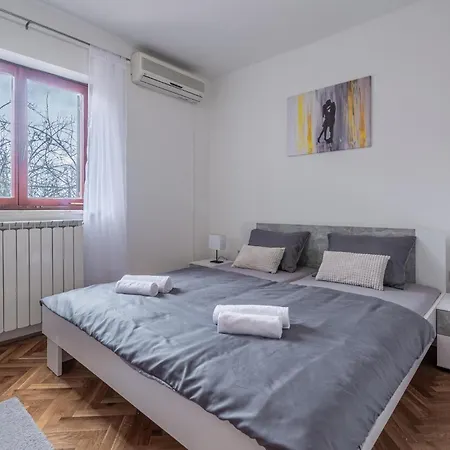 Ferienhaus 2 Bedroom Pet Friendly In Lazarici *