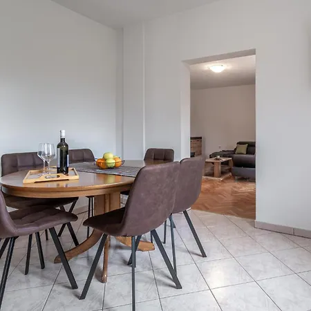 2 Bedroom Pet Friendly In Lazarici