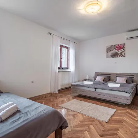 2 Bedroom Pet Friendly In Lazarici Ferienhaus