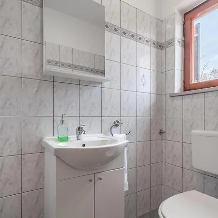 2 Bedroom Pet Friendly In Lazarici Potpićan