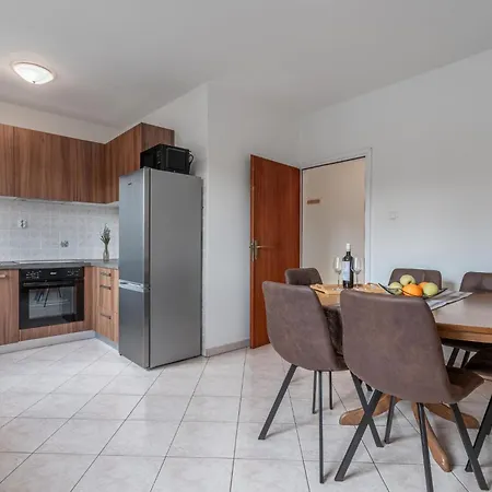 2 Bedroom Pet Friendly In Lazarici Potpićan