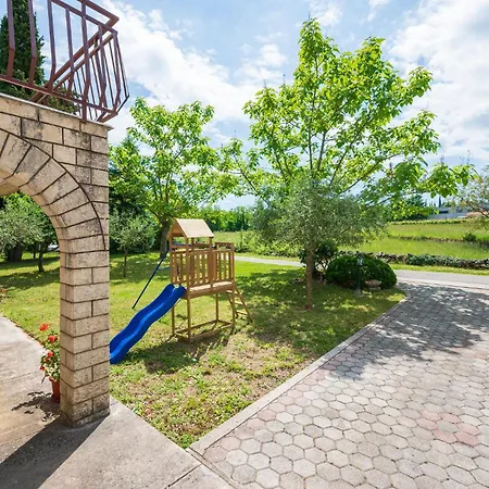 Holiday home 2 Bedroom Pet Friendly In Lazarici Potpican