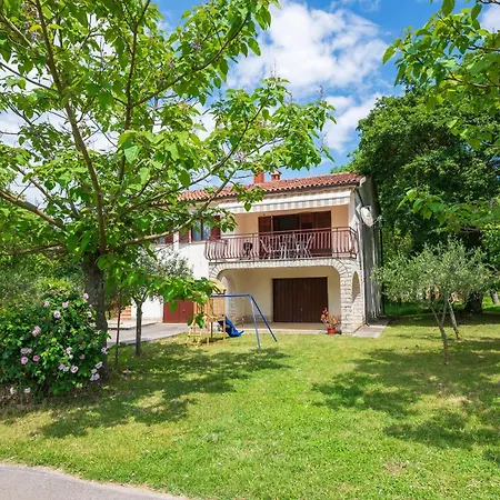 Holiday home 2 Bedroom Pet Friendly In Lazarici Potpican